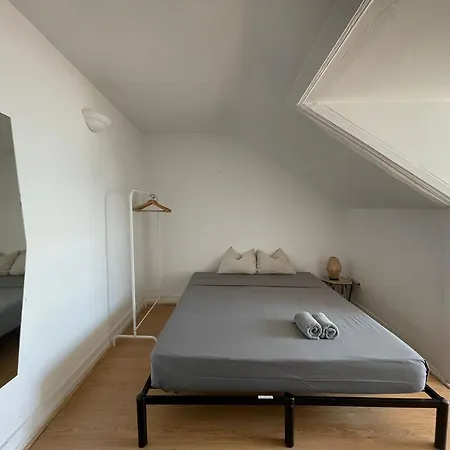 Rum i privatbostad Santos In With River View