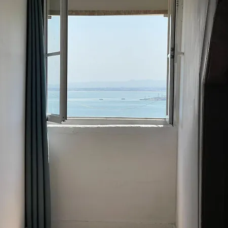 ホームステイ Santos In With River View