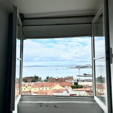 Santos In With River View Lisbon